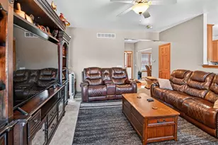 5150 Crescent Oaks Dr, Madison, WI 53704 - Photo 9