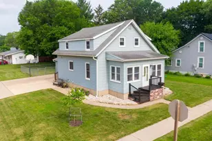 621 Dallas St, Sauk City, WI 53583 - Photo 3