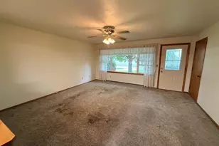 3926 N Harmony Town Hall Rd, Janesville, WI 53546 - Photo 9