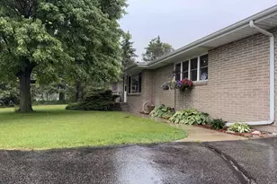 3926 N Harmony Town Hall Rd, Janesville, WI 53546 - Photo 3