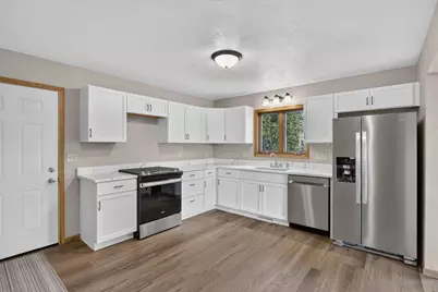 215 Roosevelt Avenue, Beloit, WI 53511 - Photo 5