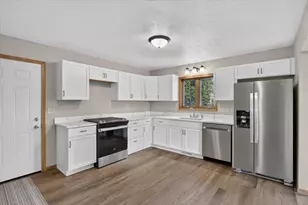 215 Roosevelt Ave, Beloit, WI 53511 - Photo 5