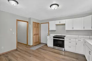 215 Roosevelt Ave, Beloit, WI 53511 - Photo 7
