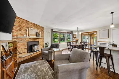 542 Woodview Drive, Sun Prairie, WI 53590 - Photo 3