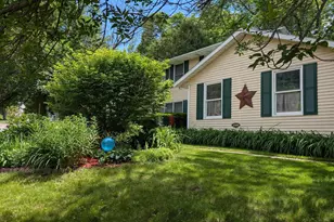 420 Melody Ln, Verona, WI 53593 - Photo 3