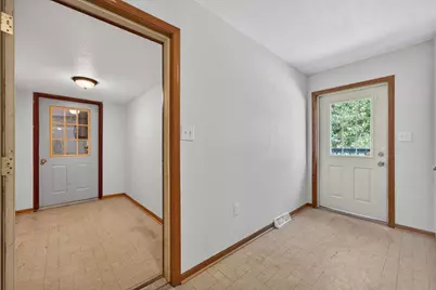 972 E Philhower Road, Beloit, WI 53511 - Photo 5