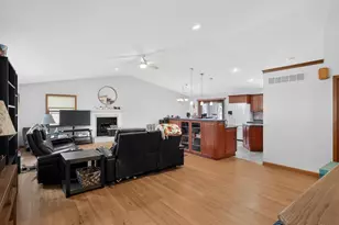 3179 S Davis Dr, Beloit, WI 53511 - Photo 9