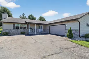 3179 S Davis Dr, Beloit, WI 53511 - Photo 3