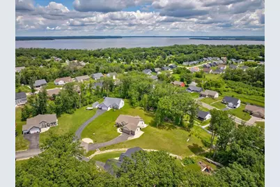 932 E Lauderdale Court, Edgerton, WI 53534 - Photo 3