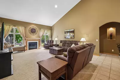 610 Pleasant Valley Parkway, Waunakee, WI 53597 - Photo 11
