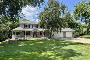 6443 Hickory Ln, Waunakee, WI 53597 - Photo 3