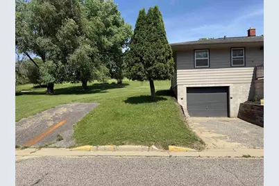 404 N Brooklyn Avenue, Elroy, WI 53929 - Photo 3