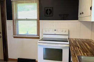 404 N Brooklyn Ave, Elroy, WI 53929 - Photo 9