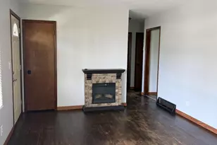 404 N Brooklyn Ave, Elroy, WI 53929 - Photo 5