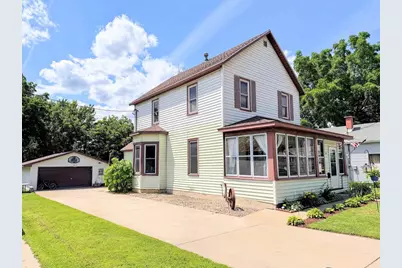 211 S Prairie Street, Prairie Du Chien, WI 53821 - Photo 1