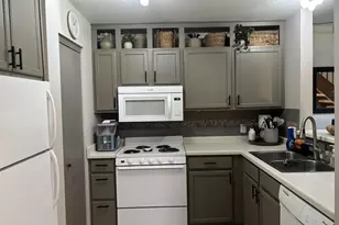 1016 N Sunnyvale Ln, Madison, WI 53713 - Photo 1