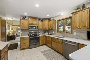 125 Coach House Dr, Madison, WI 53714 - Photo 11