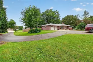 726 Rockshire Dr, Janesville, WI 53546 - Photo 5