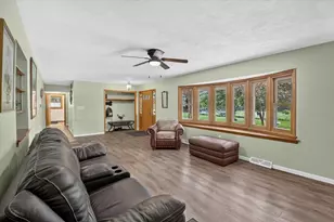 726 Rockshire Dr, Janesville, WI 53546 - Photo 9