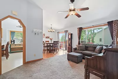 699 Robin Drive, Sun Prairie, WI 53590 - Photo 3
