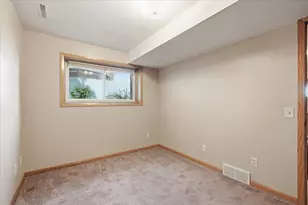 699 Robin Dr, Sun Prairie, WI 53590 - Photo 31