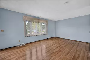 1307 Sunfield St, Sun Prairie, WI 53590 - Photo 9