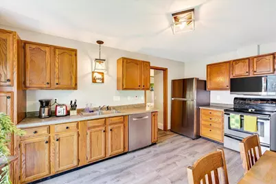 3021 Dorchester Way, Madison, WI 53719 - Photo 9