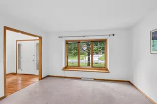 3018 Bosshard Dr, Fitchburg, WI 53711 - Photo 9
