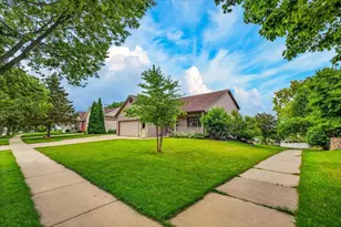 912 Vista Ridge Dr, Mount Horeb, WI 53572 - Photo 5