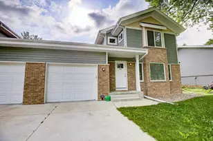 2756/2758 Lyman Ln, Fitchburg, WI 53711 - Photo 3