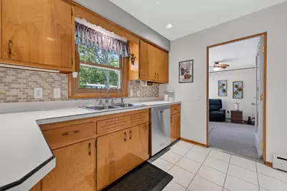 1610 Homberg Lane, Madison, WI 53716 - Photo 9