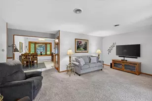 1610 Homberg Ln, Madison, WI 53716 - Photo 7