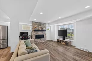 421 Crane Xing, Waunakee, WI 53597 - Photo 7