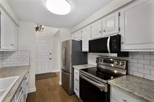 7305 Donna Dr, Middleton, WI 53562 - Photo 9