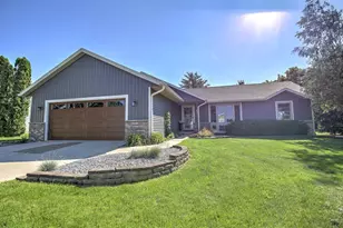 558 Spencer Dr, Janesville, WI 53536 - Photo 3