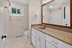 6806 Stratford Dr, Madison, WI 53719 - Photo 15