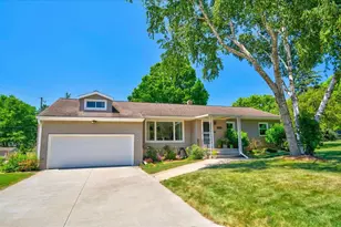 603 Paul St, Sun Prairie, WI 53590 - Photo 5