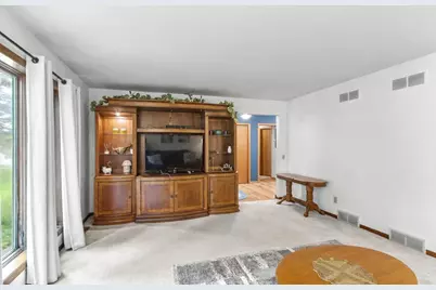 860 Iroquois Circle, Baraboo, WI 53913 - Photo 5