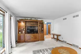 860 Iroquois Cir, Baraboo, WI 53913 - Photo 5