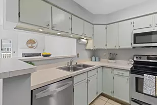 809 Harbor House Dr, Madison, WI 53719 - Photo 7