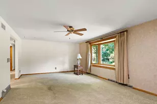 1521 Mayfield Ln, Madison, WI 53704 - Photo 9