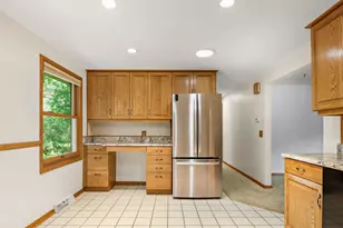 1521 Mayfield Ln, Madison, WI 53704 - Photo 5