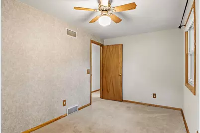 1521 Mayfield Lane, Madison, WI 53704 - Photo 15