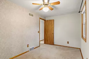1521 Mayfield Ln, Madison, WI 53704 - Photo 15