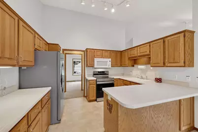 5237 Summer Ridge Drive, Madison, WI 53704 - Photo 7