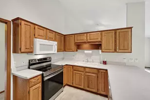 5237 Summer Ridge Dr, Madison, WI 53704 - Photo 11
