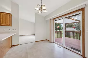 5237 Summer Ridge Dr, Madison, WI 53704 - Photo 9