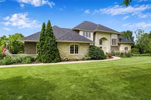 3002 Linnerud Dr, Stoughton, WI 53589 - Photo 3