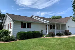 641 Meadow Ln, Columbus, WI 53925 - Photo 3