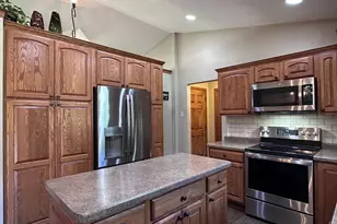 3503 Candlewood Dr, Janesville, WI 53546 - Photo 9